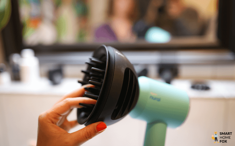 В тесте используется насадка-диффузор для Dyson Supersonic.